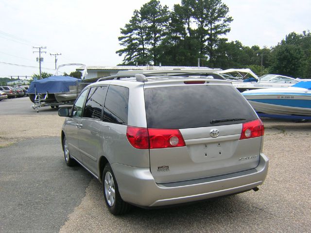 Toyota Sienna 2006 photo 1