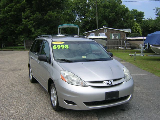 Toyota Sienna 2006 photo 2