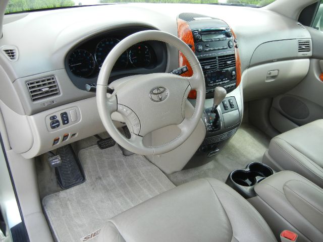 Toyota Sienna 2006 photo 14