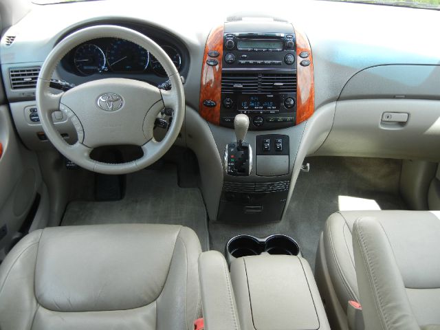 Toyota Sienna 2006 photo 16