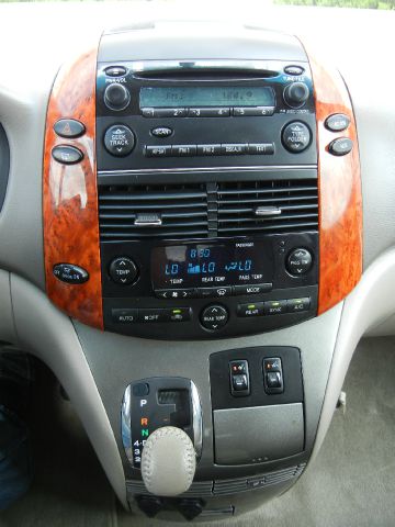 Toyota Sienna 2006 photo 18