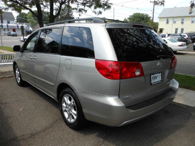 Toyota Sienna 2006 photo 1