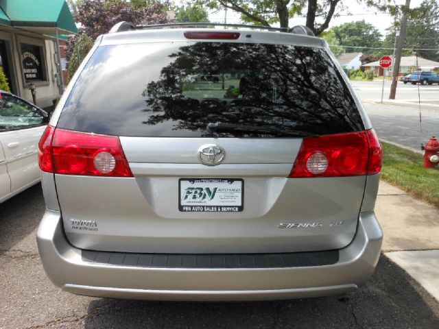 Toyota Sienna 2006 photo 2