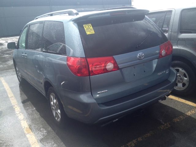 Toyota Sienna 2006 photo 2