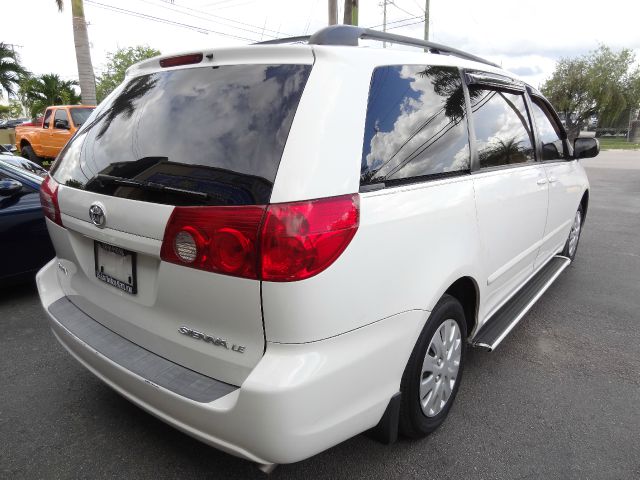 Toyota Sienna 2006 photo 4