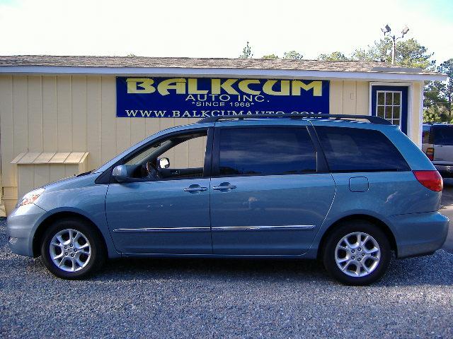 Toyota Sienna Eddie Bauer 4x4 MiniVan