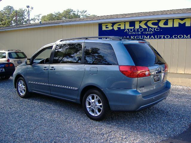 Toyota Sienna 2006 photo 2