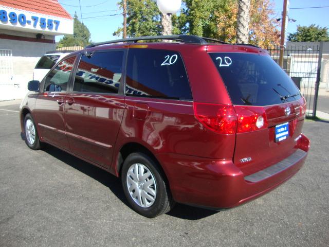 Toyota Sienna 2006 photo 2