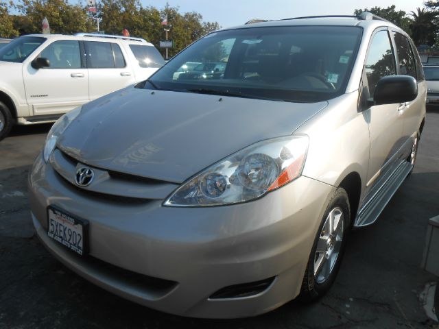 Toyota Sienna 2006 photo 2