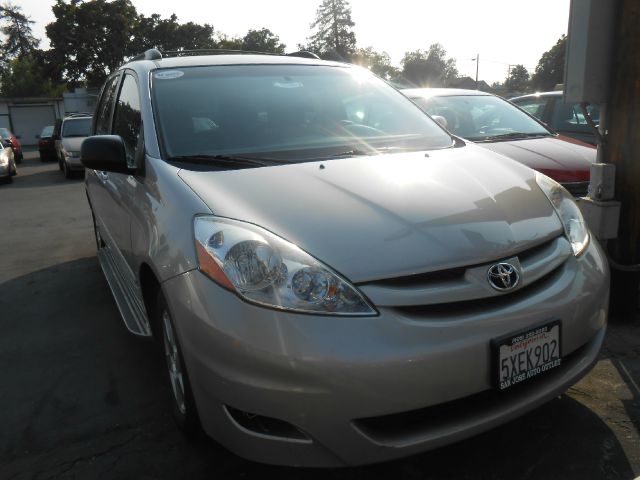 Toyota Sienna 2006 photo 4