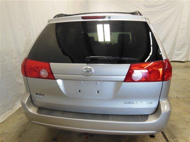 Toyota Sienna 2007 photo 2