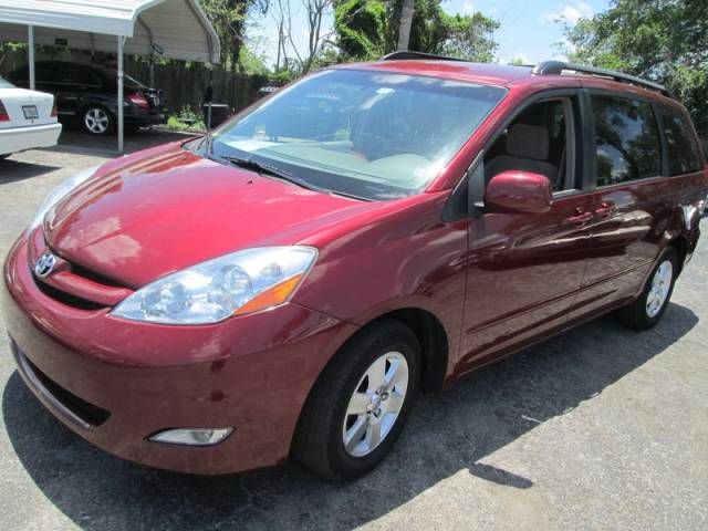 Toyota Sienna 2007 photo 1