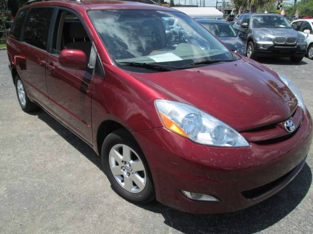 Toyota Sienna 2007 photo 2