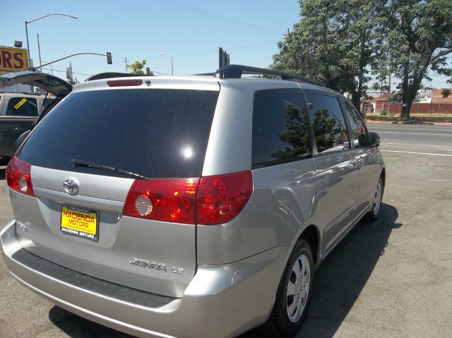 Toyota Sienna 2007 photo 14