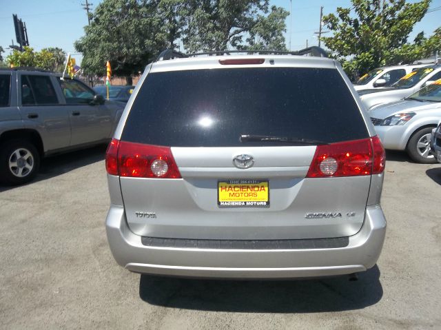 Toyota Sienna 2007 photo 2