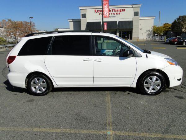 Toyota Sienna XLE Leather Sunroof And DVD MiniVan