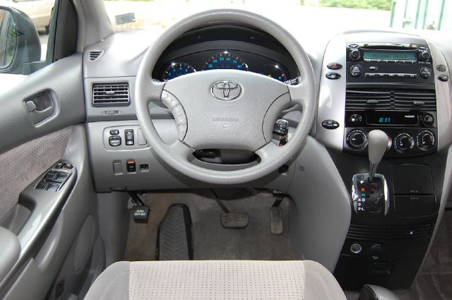 Toyota Sienna 2007 photo 3