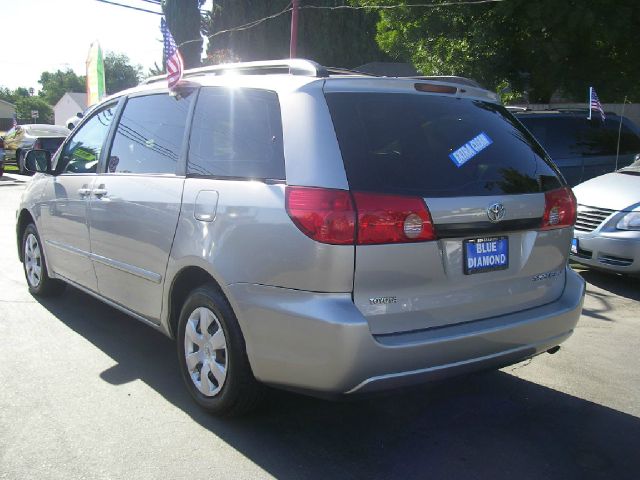 Toyota Sienna 2007 photo 3