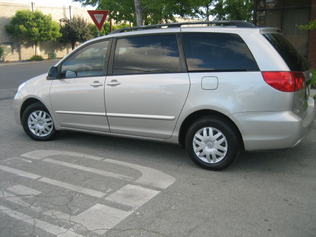 Toyota Sienna 2007 photo 4