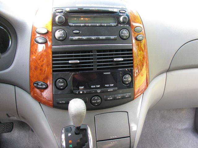 Toyota Sienna 2007 photo 14