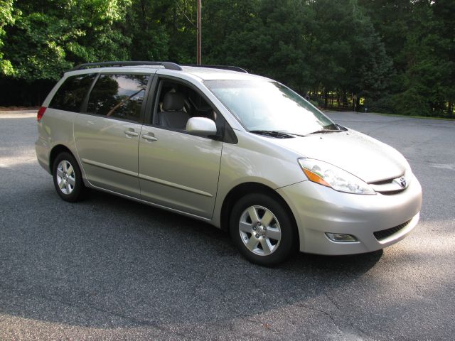 Toyota Sienna 2007 photo 2