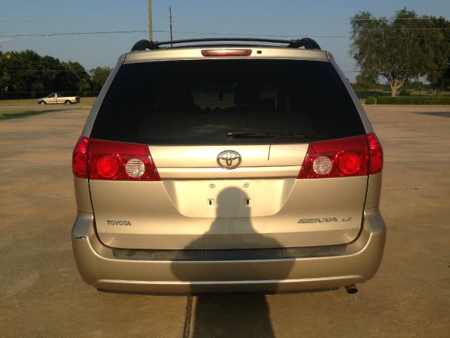 Toyota Sienna 2007 photo 4