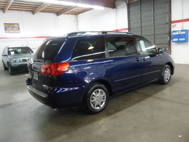 Toyota Sienna 2007 photo 15