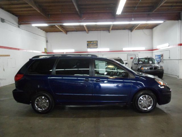 Toyota Sienna 2007 photo 17