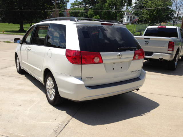 Toyota Sienna 2007 photo 2