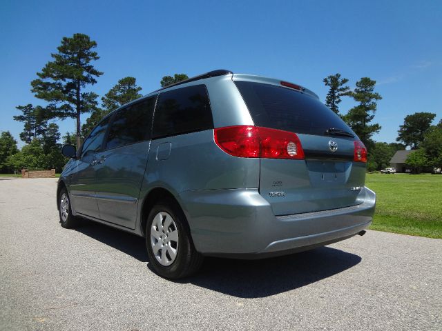 Toyota Sienna 2007 photo 2