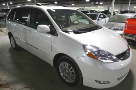 Toyota Sienna 2008 photo 2