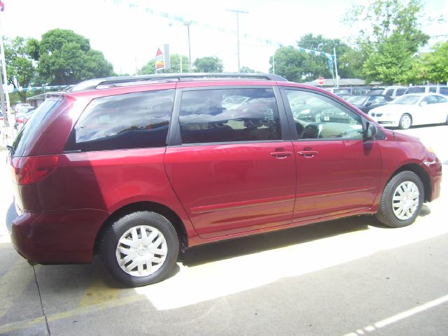 Toyota Sienna XLE Leather Sunroof And DVD MiniVan