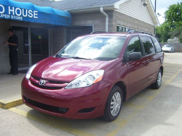 Toyota Sienna 2008 photo 1