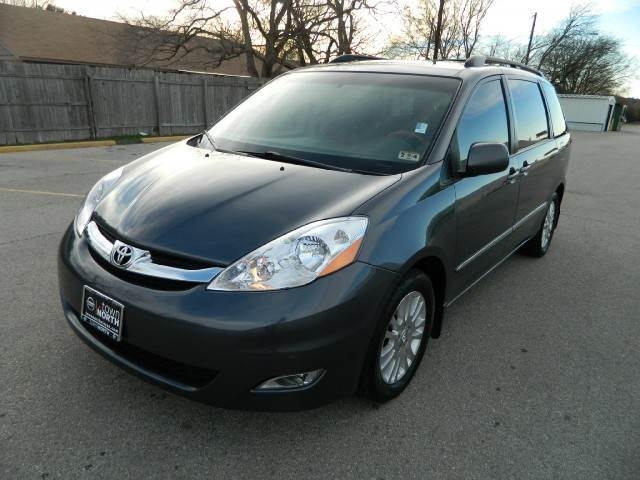 Toyota Sienna 2008 photo 1