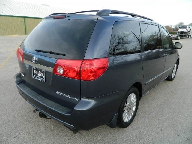 Toyota Sienna 2008 photo 4