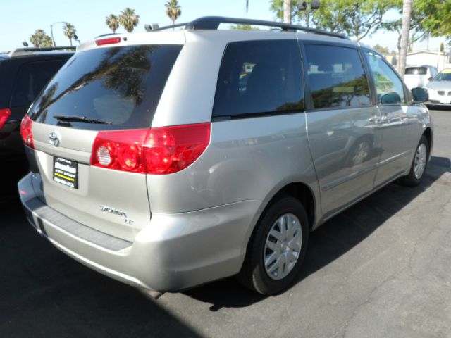 Toyota Sienna XLE Leather Sunroof And DVD MiniVan