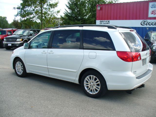 Toyota Sienna 2008 photo 3