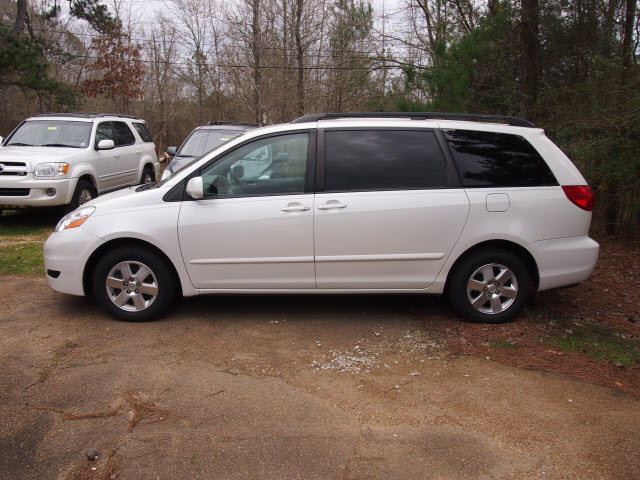 Toyota Sienna 2008 photo 3