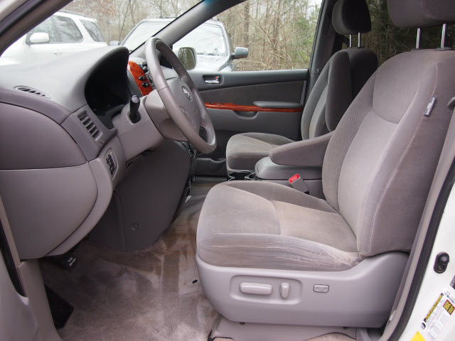 Toyota Sienna 2008 photo 4