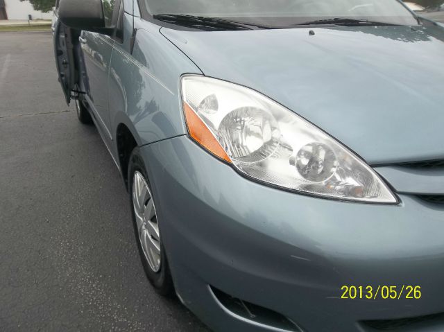 Toyota Sienna XLE Leather Sunroof And DVD MiniVan