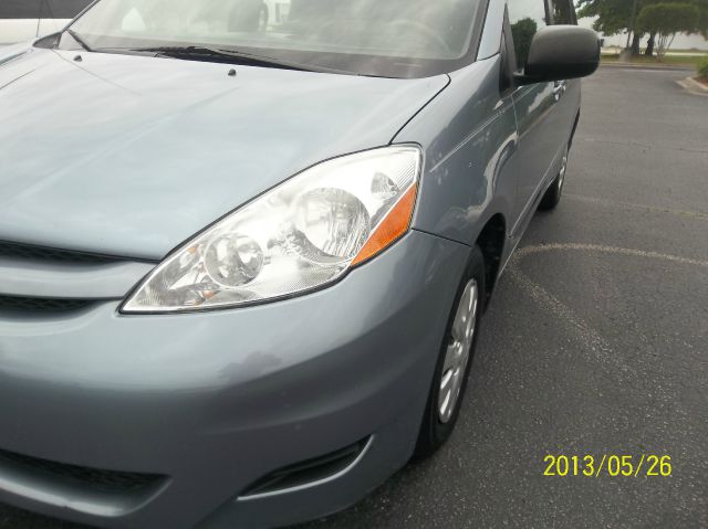 Toyota Sienna 2008 photo 1