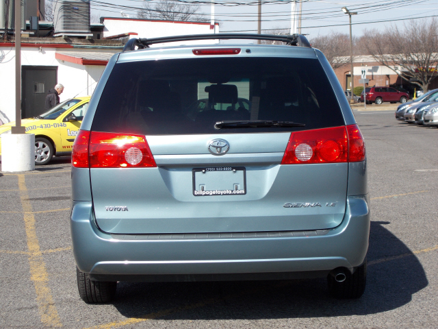 Toyota Sienna 2008 photo 1