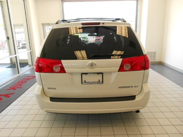 Toyota Sienna 2008 photo 2