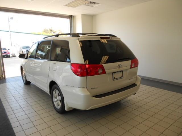 Toyota Sienna 2008 photo 3