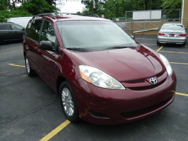 Toyota Sienna 4.6L XLT Sport MiniVan