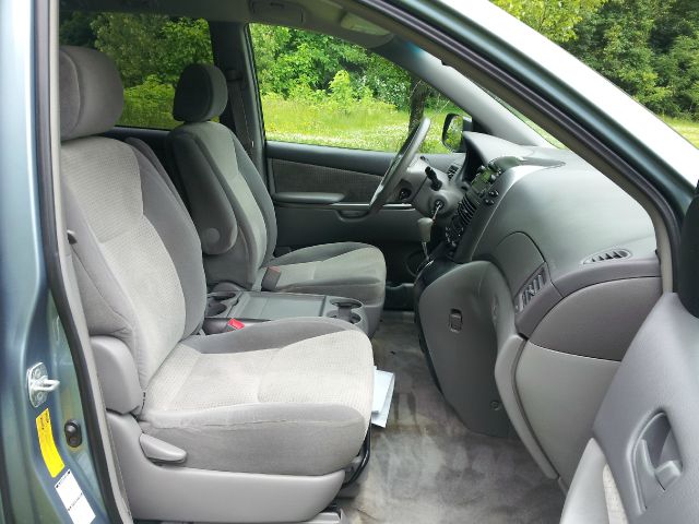 Toyota Sienna 2008 photo 4