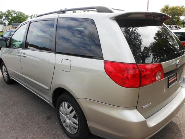 Toyota Sienna 2008 photo 1