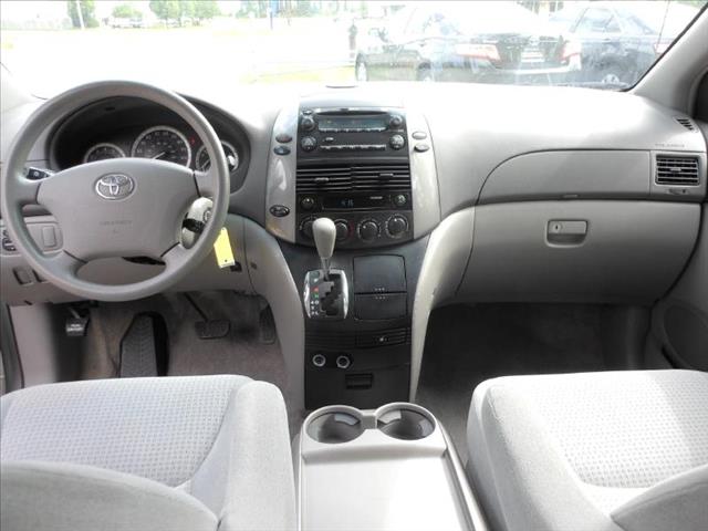 Toyota Sienna 2008 photo 4