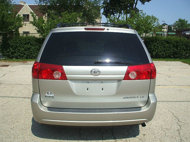 Toyota Sienna 2008 photo 2