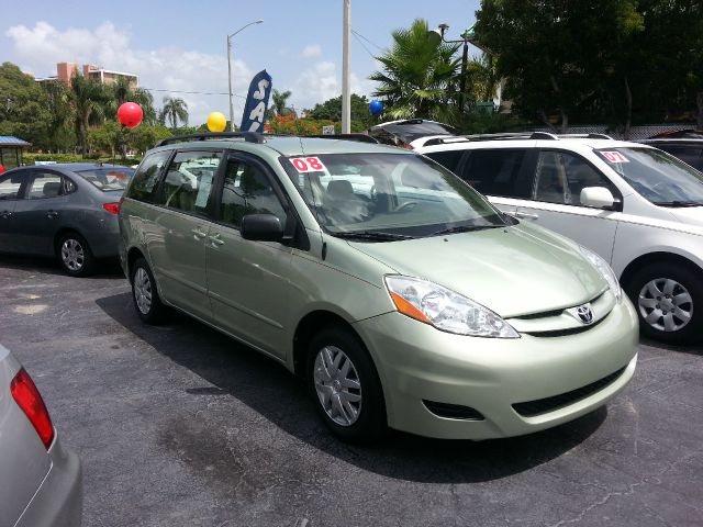 Toyota Sienna 2008 photo 2